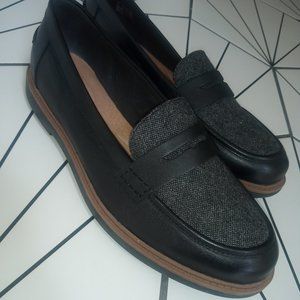Clarks Comfort Loafers Size 10 (womens)